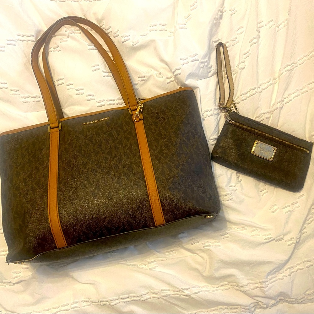 Authentic Michael Kors large Jet Set tote with matching wristlet wallet.